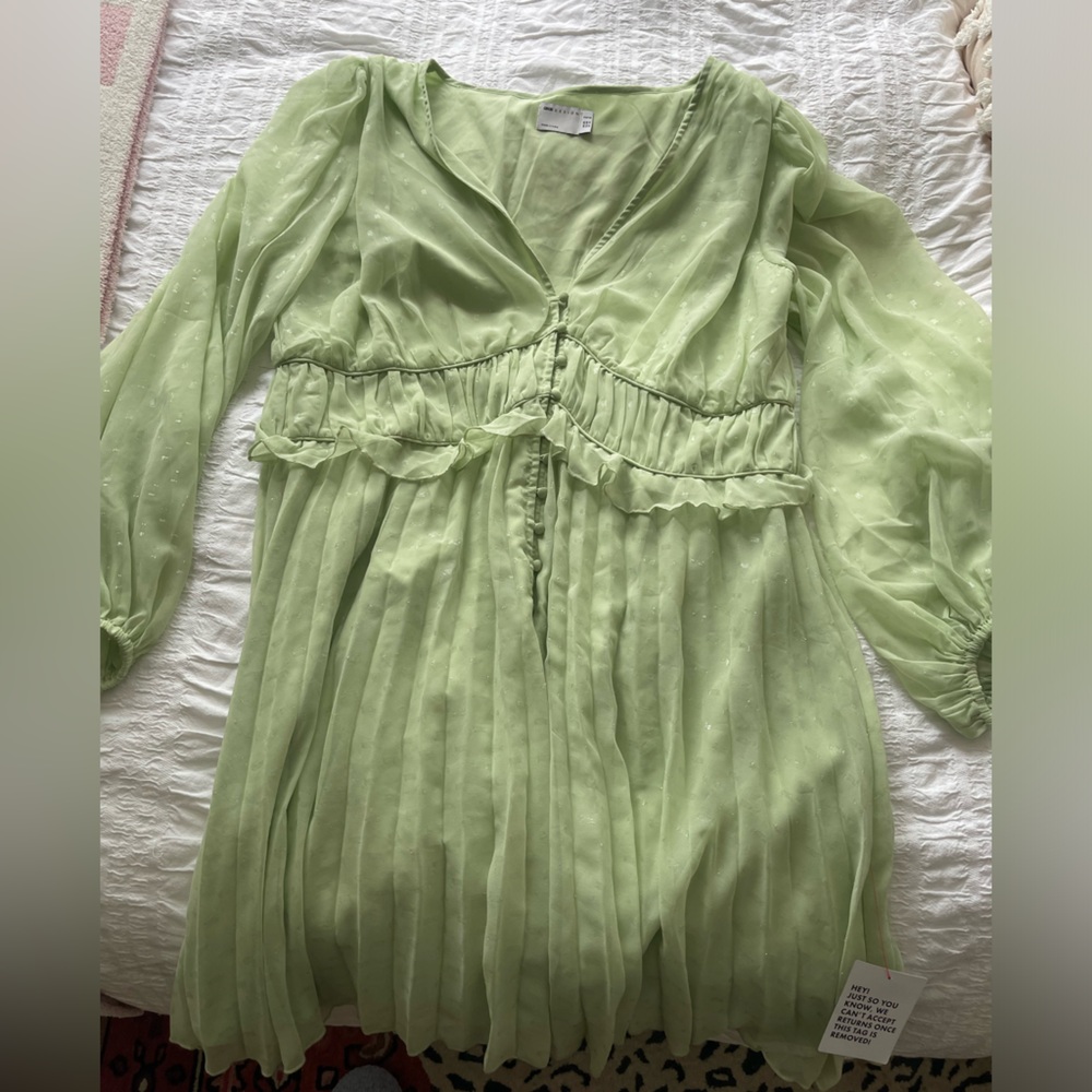 NEW NEVER WORN ASOS Curve apple green metallic dress